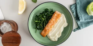 refeição saudável salmão low carb
