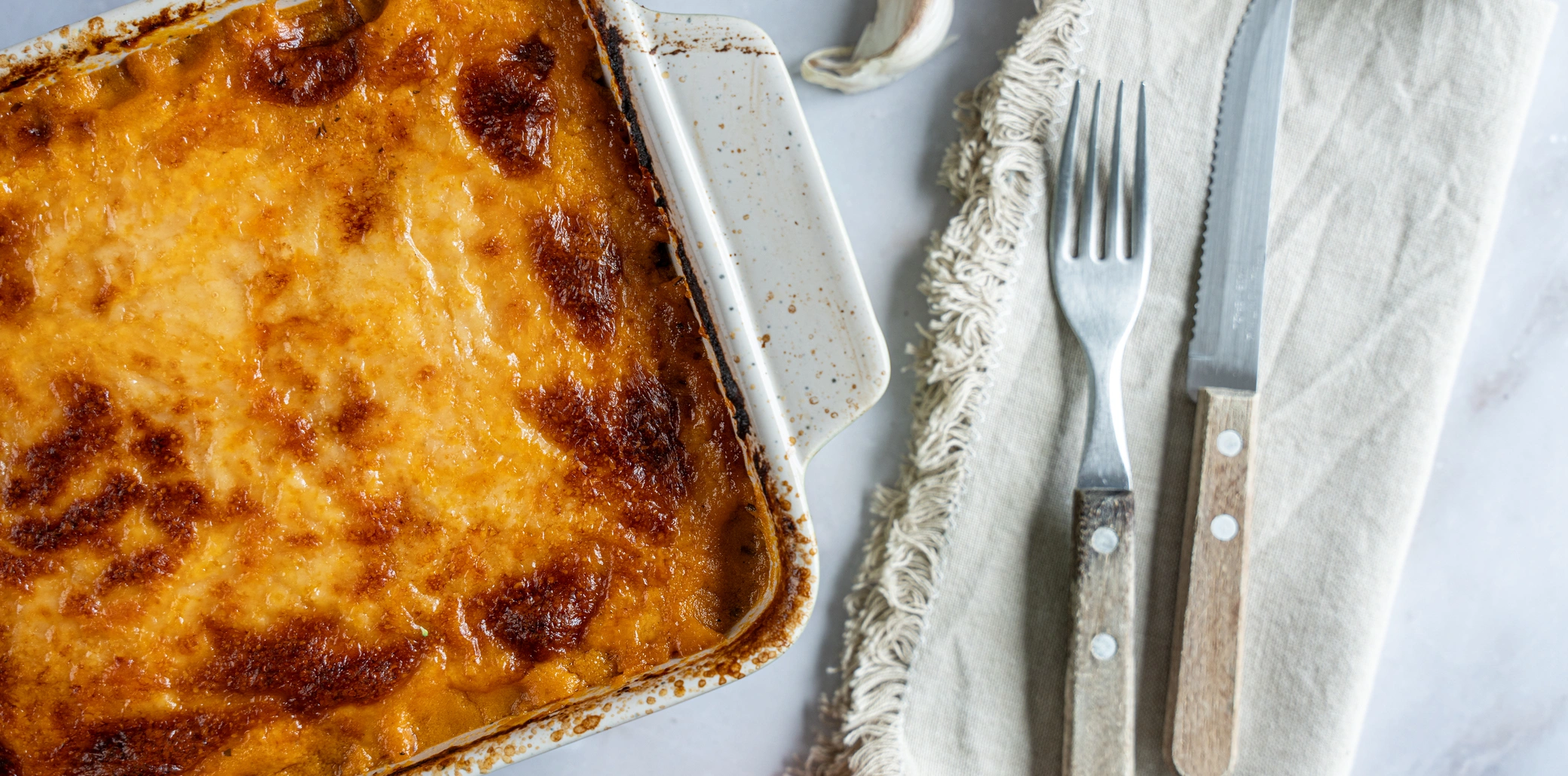 Empadão feito com puré cremoso de abóbora, sem hidratos.
