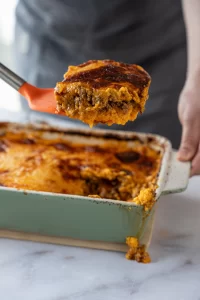 A servir o empadão de abóbora low carb. Uma delícia! Saúde com prazer.